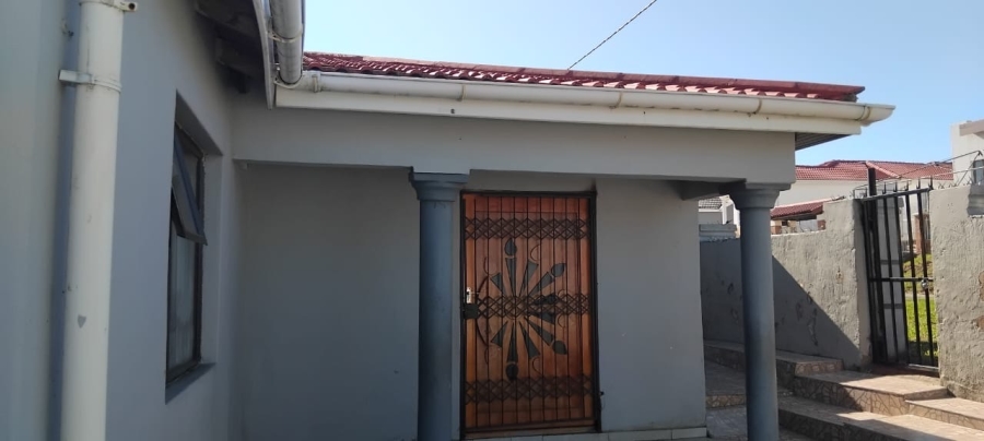 2 Bedroom Property for Sale in Phakamisa Eastern Cape